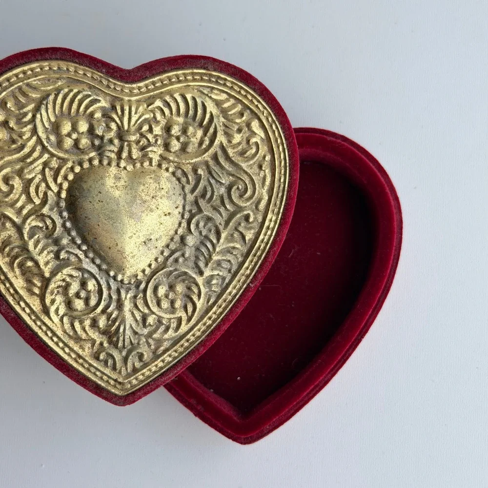VTG Heart Trinket Box Red Gold Velvet Brass Filigree Jewelry Case Old World